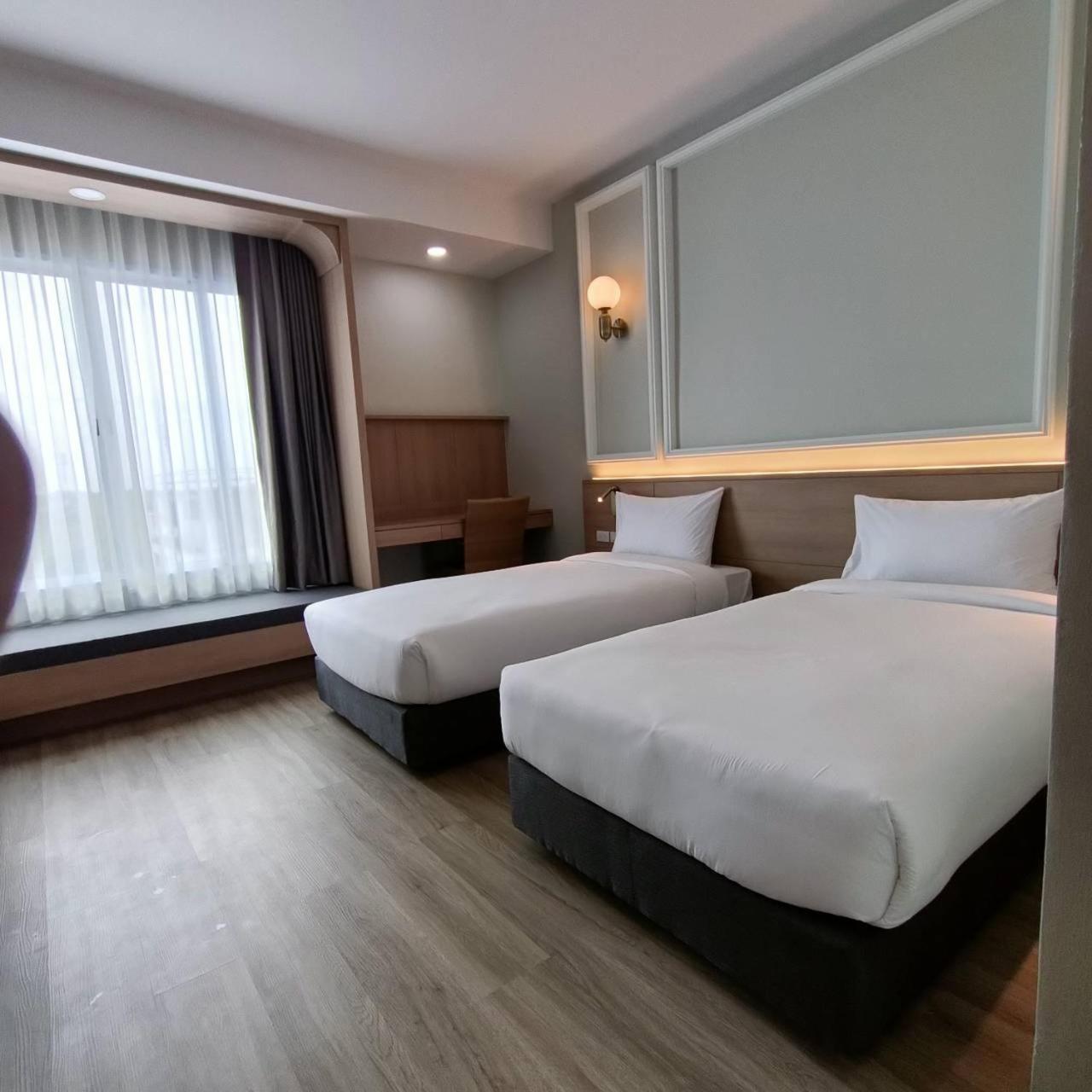 Mayflower Grande Suite Hotel Phitsanulok Exterior photo