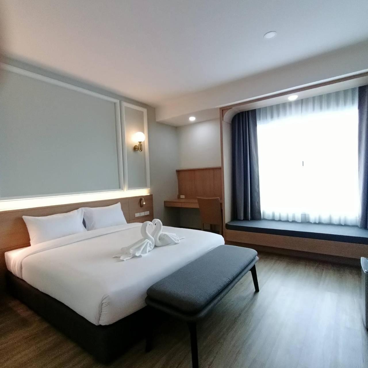 Mayflower Grande Suite Hotel Phitsanulok Exterior photo