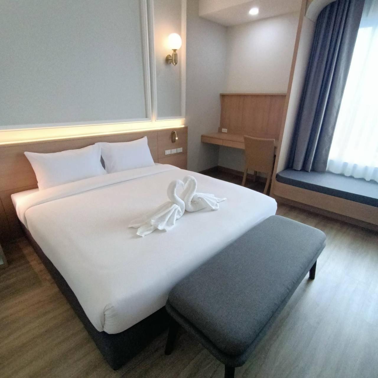 Mayflower Grande Suite Hotel Phitsanulok Exterior photo